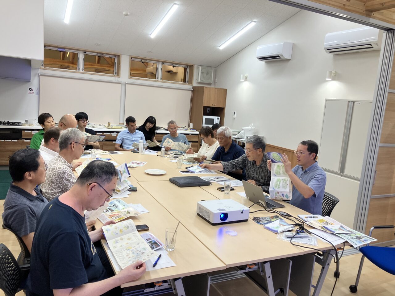 田尾陽一さんと共に行った夜間のディスカッション。